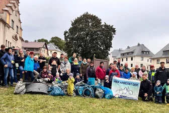 Müllschluckerwanderung am Sonntag in Oelsnitz: Gemeinsam für ein sauberes Stadtbild - Das Bild entstand bei der Müllschluckerwanderung im vergangenen Jahr.