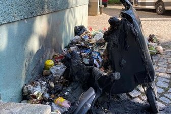 Mülltonne abgebrannt - wer ist dann zuständig? - Eine abgebrannte Mülltonne in der Gewandhausstraße in Zwickau.