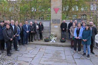 Mülsen/Eibenstock: Erinnerung an den Todesmarsch 1945 - Das Projekt „DenkMal! Todesmarsch Mülsen St. Micheln–Eibenstock 1945“ ist am Denkmal in Mülsen St. Micheln gestartet worden.