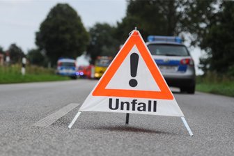 Mülsen: Kollision bei Auffahrt auf Straße - Zu einem Unfall in Mülsen musste die Polizei am Mittwochfrüh ausrücken.