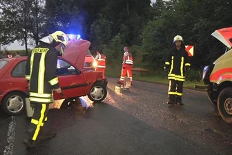 Mülsen St. Jakob: Ford prallt auf Rettungswagen -