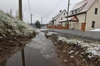 Mülsen stellt Extra-Geld für Gräben bereit - An der Badstraße in Mülsen St. Jacob sollen Schäden beseitigt werden.