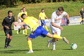 Mülsen will sich im Derby gegen Lok nicht verstecken - Das Hinspiel im Oktober hatten Nick Krämer (rechts) und seine Teamkameraden vom ESV Lok Zwickau 2:0 für sich entschieden. Kann sich Blau-Gelb Mülsen am Sonntag revanchieren? 