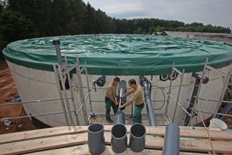 Mülsener Firma "Marktfrucht und Milchgut" investiert in Biogasanlage - Neben der Milchviehanlage an der Ortsgrenze zwischen Zwickau und Mülsen wird zurzeit eine Biogasanlage gebaut.