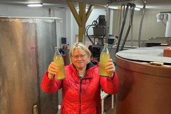 Mülsener Obstbau-Verein gewinnt bei Radio-Aktion 1250 Euro - Yvonne Vogel, Vorsitzende des Obstbauvereins, freut sich über den Gewinn.