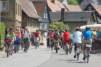 Mülsener Radlersonntag: Größtes Straßenfest der Region feiert Jubiläum - Der Radlersonntag lockt seit Jahren kleine und große Fahrradfans in den Mülsengrund.
