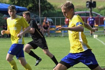 Mülsener schlagen wieder zu - Der Mülsener Jonas Schebitz gab beim 4:2-Heimsieg seiner Mannschaft im Mittelfeld den Takt an. Der 22-Jährige ist seit August 2012 beim SV und seit vergangenem Donnerstag der neue Kapitän der Blau-Gelben. 