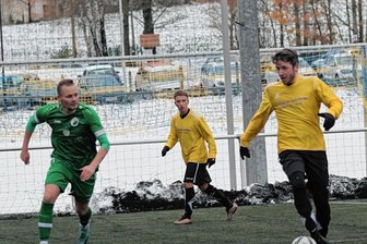 Mülsener Trainer warnt trotz Platz 4 vor zu viel Zufriedenheit - Michael Herbst (am Ball) sorgte in der Nachspielzeit für das 2:1 seiner Mannschaft und den damit verbundenen Heimsieg gegen den SV Merkur Oelsnitz. 