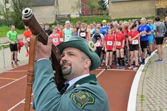Mülsengrundlauf: Vorjahressieger wiederholen ihre Erfolge - Traditionell schickt der Sächsische Schützenverein Mülsen beim Mülsengrundlauf die Sportler auf die Strecken. In diesem Jahr übernahm das Robert Müller. 