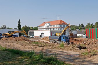 Mugler baut in Oberlungwitz eine neue Logistikhalle und lädt Interessierte in die Firma ein - In Oberlungwitz hat der Bau der neuen Mugler-Logistikhalle begonnen.
