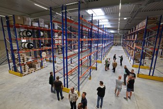 Mugler SE: 3,5 Millionen-Investition in Oberlungwitz eingeweiht - Die neue Logistikhalle dient vor allem als Paletten-Hochregallager.