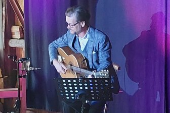Mulda: Ludwig Müller singt Lieder von Reinhard Mey - Ludwig Müller, hier bei seinem ersten Auftritt in Mulda, ist am Freitag zum zweiten Mal dort zu Gast.