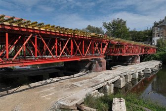 Muldenbrücke in Lunzenau: Vor Weihnachten rollt wohl noch kein Verkehr über das Bauwerk - Die Sanierung der Muldenbrücke in Lunzenau verzögert sich.