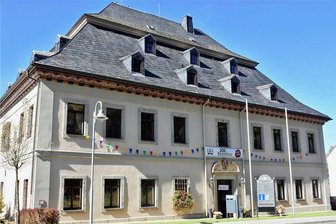 Muldenhammer plant Wahltermin für 4. Februar 2024 - Das Herrenhaus in Tannenbergsthal ist Sitz der Gemeindeverwaltung. 
