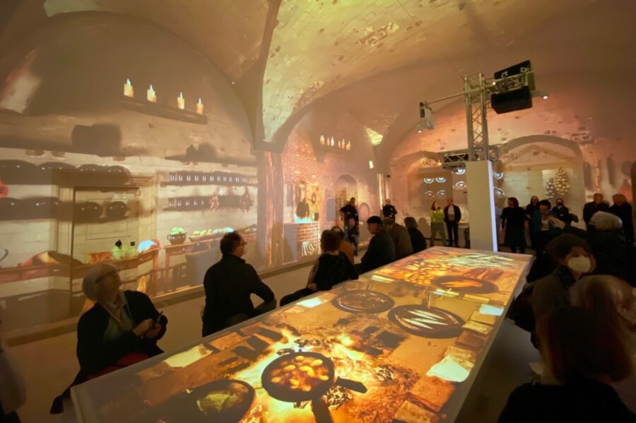 Multimediale Ausstellung in Augustusburg: Zu Gast am Tisch des Kurfürsten - Hier verbrennt sich niemand die Zunge: Speisen präsentiert auf virtuelle Art.