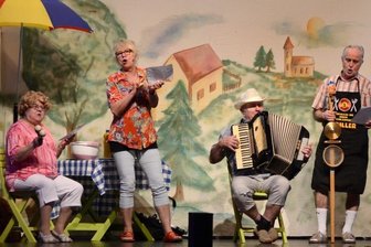 Mundart-Ensemble macht wieder Theater - Das Kottengrüner Trämpele im Rodewisch Ratskellersaal, von links: Hella Schaller, Antje Poller, Gert Badstübner und Andreas Poller. 