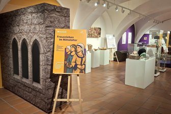 Museum bayerisches Vogtland in Hof bietet am ersten Sonntag im Monat freien Eintritt - Das Hofer Museum zeigt gegenwärtig die Sonderschau „Frauenleben im Mittelalter“.