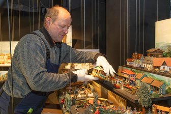 Museum im Erzgebirge geschlossen: Baustart für neues Welterbe-Besucherzentrum - Kurator Jörg Bräuer und weitere Helfer haben damit begonnen, die „Manufaktur der Träume“ in Annaberg-Buchholz auszuräumen. Damit fällt zugleich der Startschuss für ein Millionenprojekt.