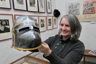 Museum in Hartenstein kämpft mit Zugangsregelung und Finanzlücke - In den Osterferien heißt es „Vorhang auf!“ im Museum Burg Stein: Für das neue Puppentheater hat Museumspädagogin Ramona Markstein das Stück „Kunz auf Stein“ geschrieben.