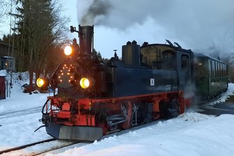 Museumsbahner in Schönheide heizen die Dampflok für Adventsfahrten an - Der Verein Museumsbahn Schönheide lässt die Dampflok im Advent rollen.