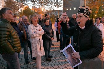 Museumsbummel bis Mitternacht in Zwickau - Sabine Ludwig, Stadtführerin in Zwickau (r.) hat auch zur Museumsnacht Besucher durch die Stadt begleitet.