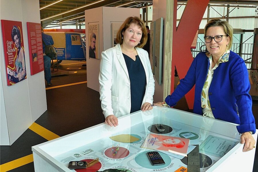 Museumschefin verlässt Frankenberger Museum - Ministerin Barbara Klepsch und Museumsleiterin Bianca Steinbock (l.) im Oktober in der Zeitwerkstadt.