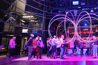 Museumsnacht: Zwickau steht Schlange - In der Kulisse der jüngsten Ballettinszenierung erhielten die Besucher zur Museumsnacht neue Einblicke in den Theateralltag.