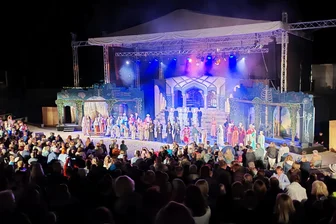 Musical Award 2025: Kann „Der Medicus“ aus Plauen-Zwickau den Titel holen? Abstimmung läuft - Die drei Aufführungen auf der Freilichtbühne Zwickau besuchten im Schnitt 1432 Zuschauer.