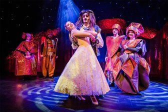 Musical „Die Schöne und das Biest“ in der Vogtlandhalle Greiz - Szene aus dem Musical „Die Schöne und das Biest“ des Theaters Liberi.