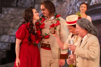 Musical-Spektakel im Plauener Parktheater: Das müssen Besucher wissen - Christina Maria Gass als Mercédès und Jannik Harneit als Edmond Dantès.