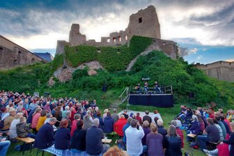 Musik, Licht & Steine: Mittelsächsischer Kultursommer verspricht unvergessliche Nacht in Frauenstein - Die Veranstaltung „Musik, Licht & Steine“ gehört zu den kulturellen Höhepunkten in Frauenstein.