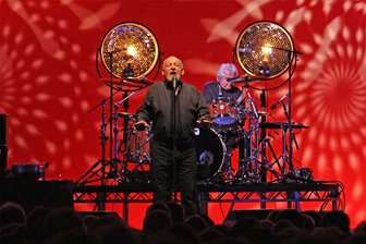 Musik von Joe Cocker, Künstlermarkt und mehr: Tipps für das Wochenende im Vogtland - Joe Cocker auf der Bühne der Stadthalle in Zwickau im Jahr 2013. Seine Hits präsentiert die Coverband Sheffield Steel in der Festhalle Plauen.