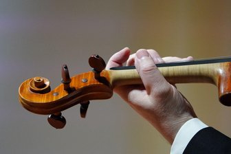 Musik weckt Erinnerungen – Demenzkranke blühen auf - Mit einer Streicherbesetzung spielt die Robert-Schumann-Philharmonie in Chemnitz für ein Sonderkonzert auf. (Symbolbild)