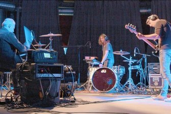 Musik wie entspanntes Herumtoben im Zwickauer Club Seilerstraße - Zwei Drummer, ein Bassist: Für The Droc reicht das. Das Publikum kann sich am Freitag zum ersten Mal eine Meinung bilden. 
