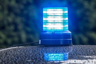 Musik zu laut - Frau mit Waffe bedroht -