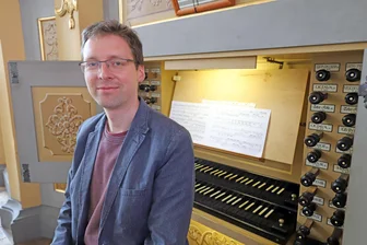 Musikalische Mittagspausen in Freiberg - Organist Clemens Lucke spielt am 7. Mai in der Freiberger Petrikirche.