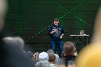 Musiker und Extremsportler Joey Kelly berichtet in Freiberg von seinen Abenteuern - Joey Kelly war am Sonntagabend Gast bei den Freiberger Sommernächten 2024.