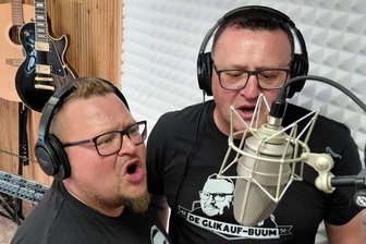 Musiker von „De Glikauf Buum“ aus Oelsnitz treten in Chemnitz auf - Robert Rosemann (l.) und Marco Mittangk sind „De Glikauf Buum“.