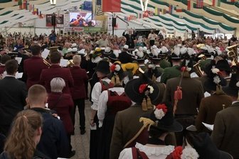 Musikfestival und Stadtfest fallen dieses Jahr aus - Ein volles Festzelt beim Blasmusikfestival 2019. Solche Bilder wird es dieses Jahr im Kurort nicht geben. Das Festival fällt erneut aus. 