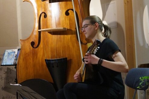 Musikinstrumenten-Museum: Mandolinenspielerin eröffnet Festjahr - Die Mandolinenspielerin Antonia Platzdasch hat am Freitag das Festjahr zum 140-jährigen Bestehen des Musikinstrumenten-Museums in Markneukirchen eröffnet.