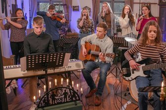 Musikschule Rodewisch boomt trotz Corona - Schülerinnen und Schüler der Musikschule haben im Museum Rodewisch ihr Weihnachtsprojekt aufgezeichnet. Zu sehen ist es ab 4. Advent auf der Homepage der Schule und im Rowi-Online-Adventskalender.