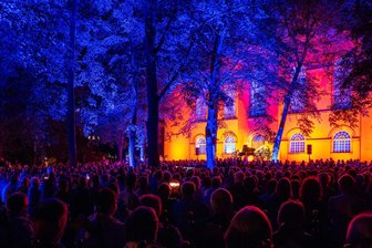 Musiksommer in Augustusburg vor neuem Höhepunkt: 1000 Besucher wollen „Mit Mozart durch die Nacht“ - Impression vom Musiksommer Augustusburg 2024: Am 18. Juli spielen die Kaufmann-Brüder erneut im Park neben der Stadtkirche am Markt.