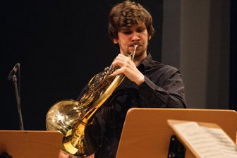 Musiktage in Markneukirchen: Nach Schreck Freude über Anmeldeflut - Achille Fait war 2022 1. Preisträger. Das Foto zeigt ihn 2025 in Markneukirchen.