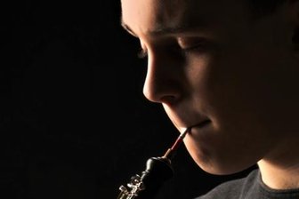 Musiktalent überzeugt mit der Oboe auch international Juroren - Nathaniel Heine und seine Oboe. Mit dem Instrument erspielt er sich seit Jahren Preise auch bei internationalen Wettbewerben.