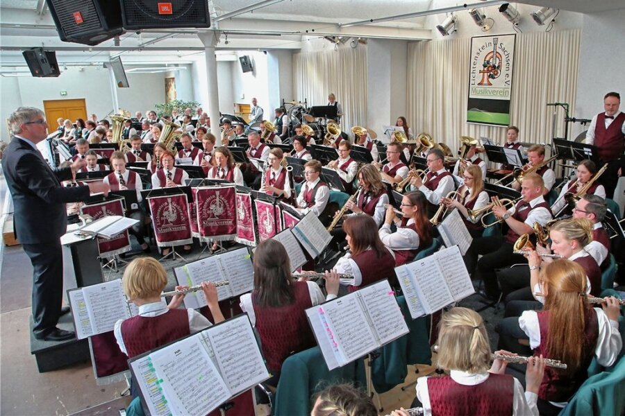Musikverein Lichtenstein setzt verdienstvollen Mitgliedern ein Denkmal - Das Orchester des Musikvereins Lichtenstein bei seinem Frühlingskonzert im Jahr 2018. Zwei Probenräume des Ensembles wurden jetzt nach verdienstvollen früheren Mitgliedern benannt. 