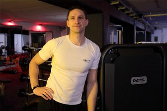 Muskeln stählen rund um die Uhr: 24-Stunden-Fitnessstudio in Zwönitz eröffnet - Enrico Heymann in seinem neuen Fitnessstudio Kraftwerk24 an der Bahnhofsstraße in Zwönitz.
