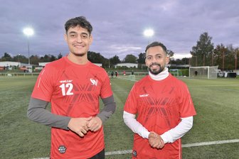 Musterbeispiel für Integration oder Problemverein? Wie ein Zwickauer Fußballclub seinen Weg geht - Rayan Najjar (li.) und Amir Thamir Saleh (re.) haben auf dem Platz ihre Erfahrungen mit rassistischen Beleidigungen im Fußballsport gemacht.