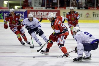 Mutige und selbstbewusste Eispiraten: Warum Trainer Jussi Tuores in der Overtime plötzlich seinen Keeper vom Eis geholt hat - Verteidiger Max Balinson hat im Penaltyschießen den Sieg perfekt gemacht.