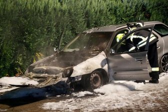 Mutmaßlicher Brandstifter nach Fahrzeugbränden in Chemnitz ermittelt - In der Nacht zum 23. Oktober 2016 stand ein Citroen auf einem Grundstück an der Leipziger Straße in Flammen.