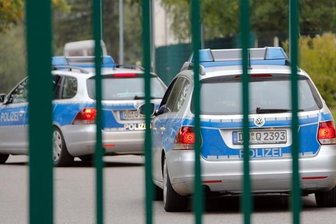 Mutmaßlicher Einbrecher steckt im Fahrstuhlschacht fest -